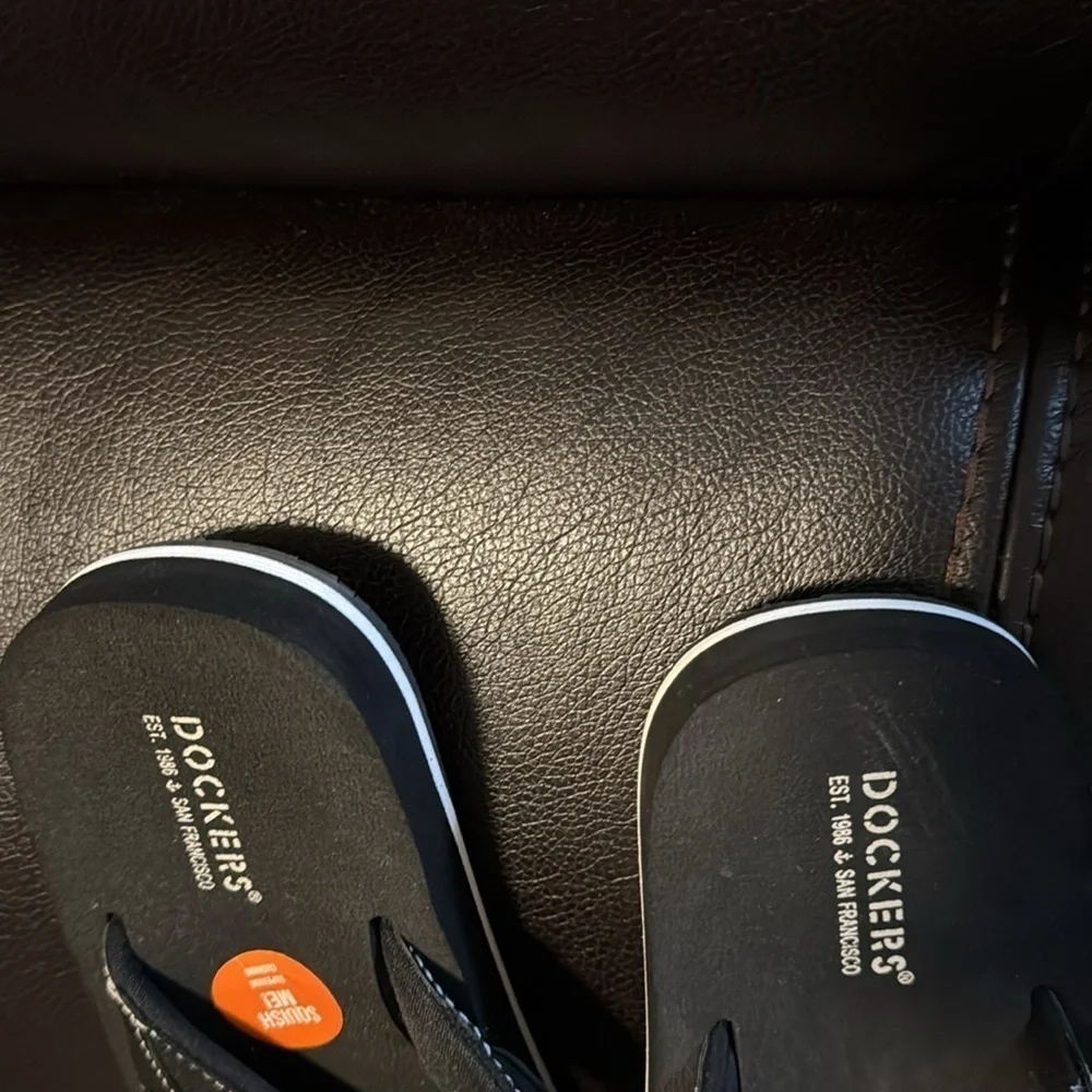 Dockers Mens Flip-Flops Black and White Small Size 7/8 New
